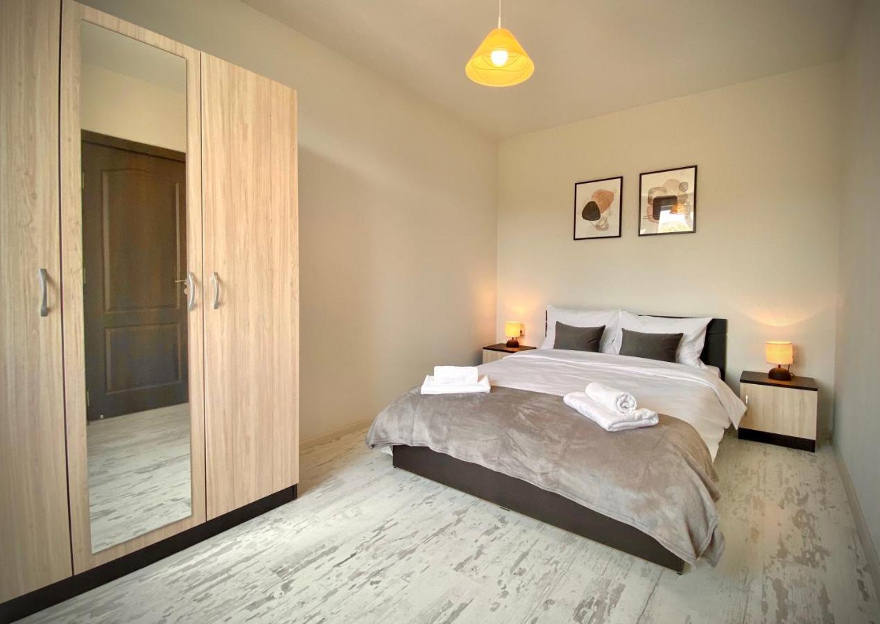 Cozy & Modern 1Br Apart For 4 Guests Next To Medical University & Free Parking スタラ・ザゴラ エクステリア 写真